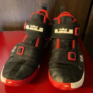 Lebron nike size 4 in youth